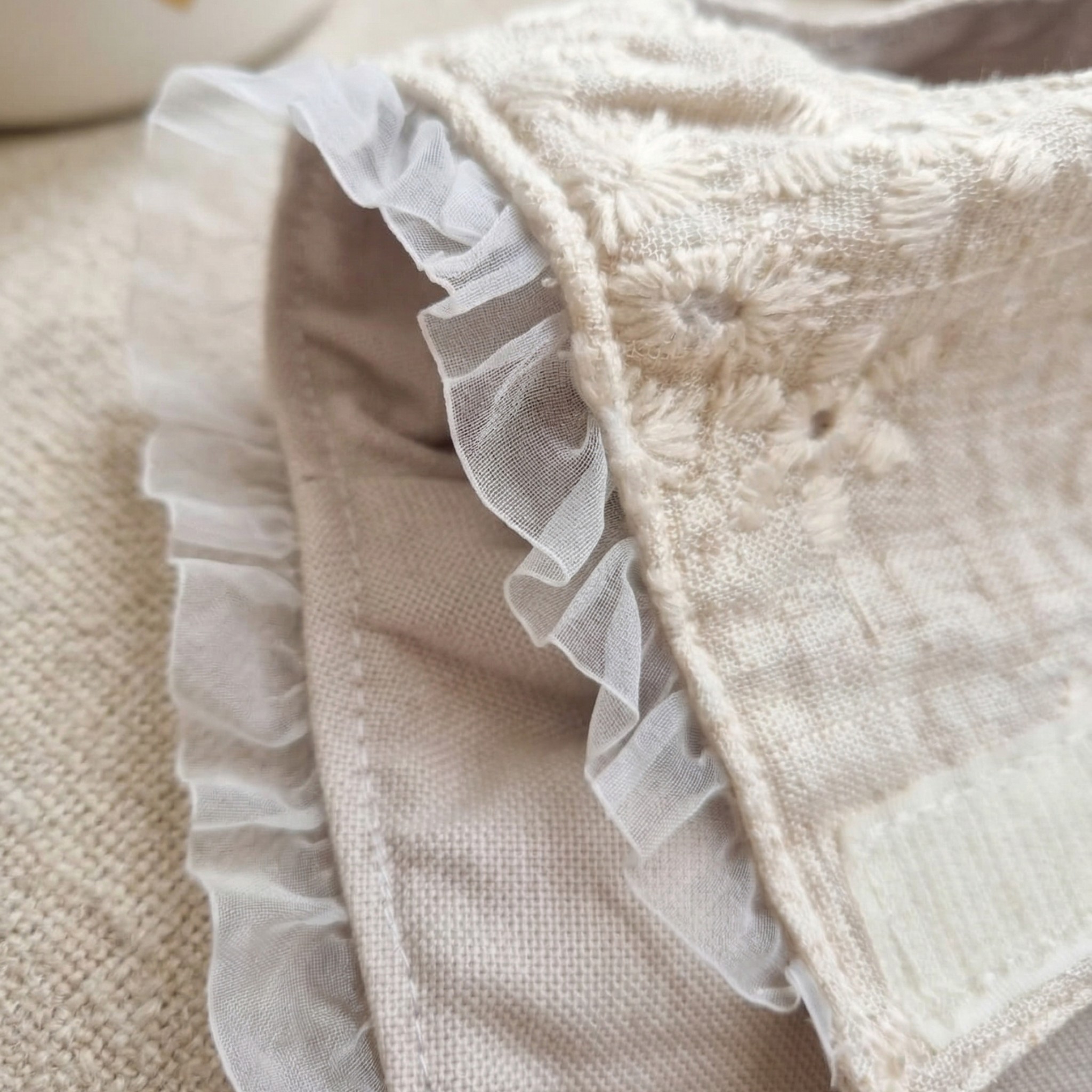 Pettorina Elegante Lino Ricamata - Traspirante con Velcro e Anelli Dorati